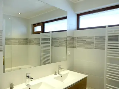 Salle de bains dans l'établissement Appartement 3**, proche des pistes, balcon, wifi, animaux admis - FR-1-502-484