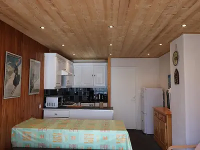 Cuisine ou kitchenette dans l'établissement Appartement 3**, proche des pistes, balcon, wifi, animaux admis - FR-1-502-484