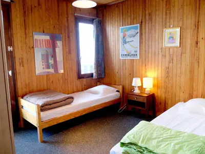 Un ou plusieurs lits dans un hébergement de l'établissement Appartement 3**, proche des pistes, balcon, wifi, animaux admis - FR-1-502-484