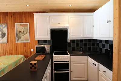 Cuisine ou kitchenette dans l'établissement Résidence 2100b - Appartement confortable·Proches de pistes·Balcon MAE-6674