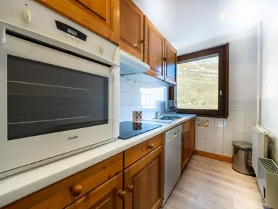 Cuisine ou kitchenette dans l'établissement Appartement spacieux à Tignes, 9 pers, animaux admis, skis aux pieds - FR-1-502-489