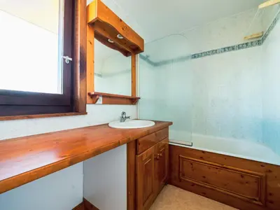 Salle de bains dans l'établissement Appartement spacieux à Tignes, 9 pers, animaux admis, skis aux pieds - FR-1-502-489