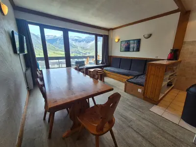 Télévision ou salle de divertissement dans l'établissement Appartement spacieux skis aux pieds pour 10 pers. avec balcon, animaux admis - FR-1-502-488