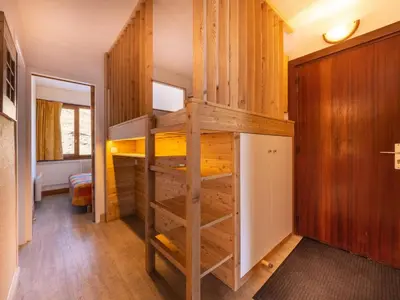 Un ou plusieurs lits dans un hébergement de l'établissement Appartement spacieux skis aux pieds pour 10 pers. avec balcon, animaux admis - FR-1-502-488