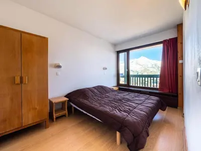 Un ou plusieurs lits dans un hébergement de l'établissement Résidence Bec Rouge - Appartement spacieux·Skis aux pieds·Balcon MAE-9474