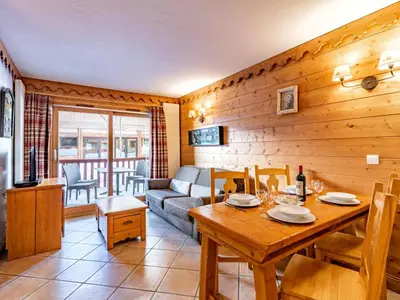 Coin salon dans l'établissement Apartment Ecrin des Neiges - Val Claret-2 by Interhome