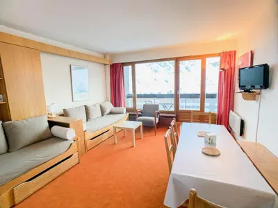 Coin salon dans l'établissement Appartement lumineux proche pistes, balcon et animaux admis - FR-1-502-494