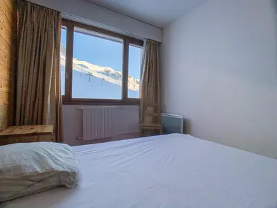 Un ou plusieurs lits dans un hébergement de l'établissement Appartement lumineux proche pistes, balcon et animaux admis - FR-1-502-494