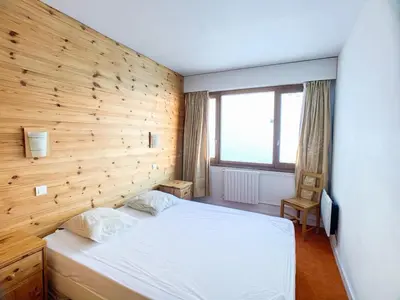 Un ou plusieurs lits dans un hébergement de l'établissement Appartement lumineux proche pistes, balcon et animaux admis - FR-1-502-494