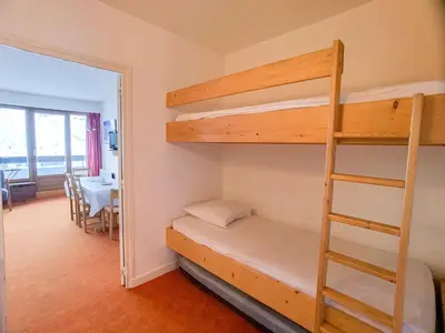 Un ou plusieurs lits dans un hébergement de l'établissement Appartement lumineux proche pistes, balcon et animaux admis - FR-1-502-494