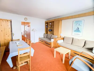 Coin salon dans l'établissement Résidence Bec Rouge - Appartement lumineux·Skis aux pieds·Balcon MAE-6744